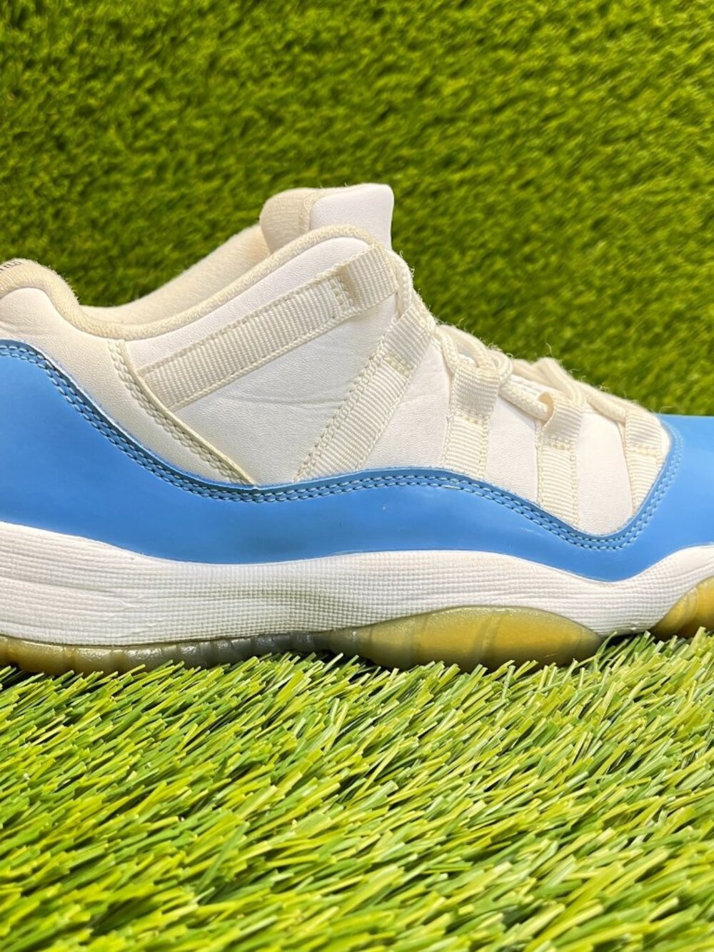 Nike Air Jordan 11 Retro Boys Size 6Y White Blue Athletic Leather Shoes Sneakers